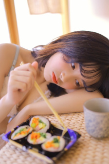 美女比基尼
